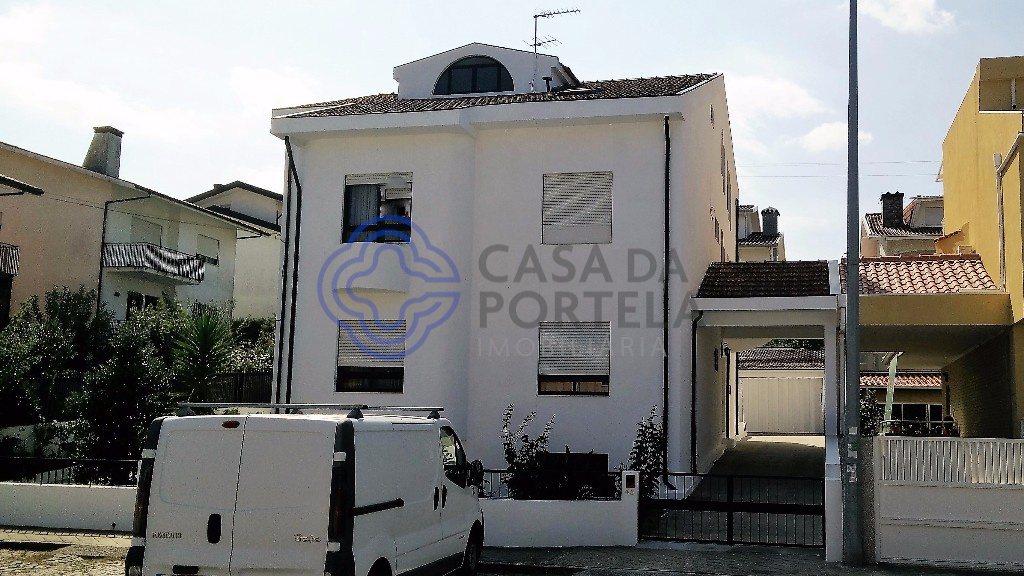 Andar  Moradia T3 Duplex - Oliveira do Douro - 001