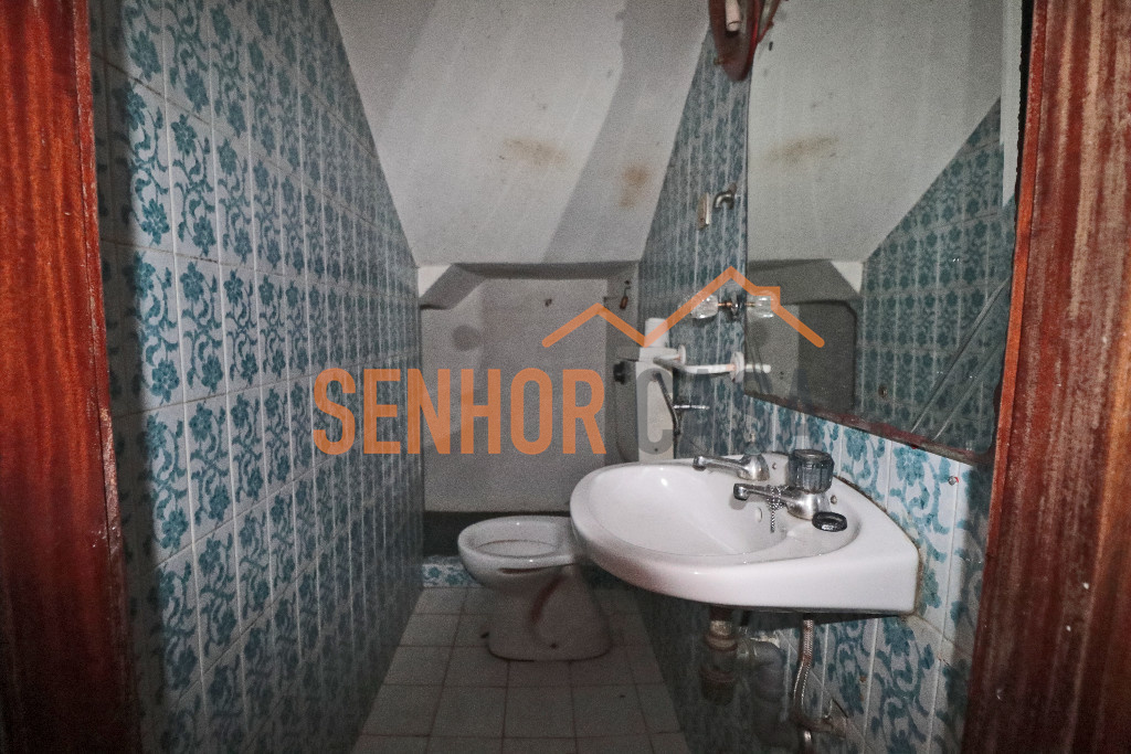 Moradia V3 Rio Tinto Gondomat - casa de banho serviço