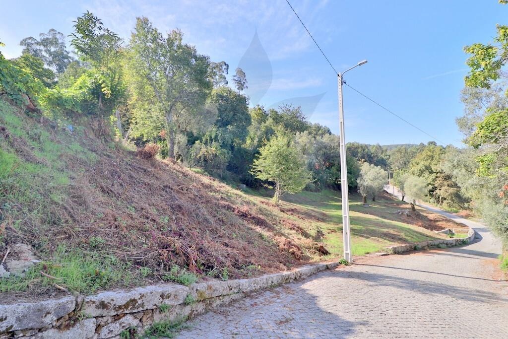 Land for sale in Póvoa de Lanhoso, Portugal — €77,500