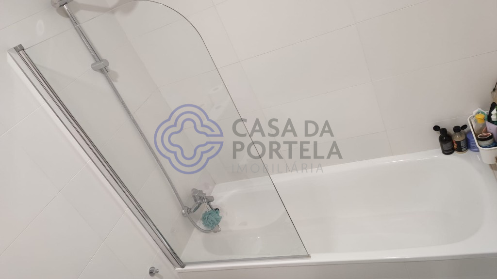 T2 - Rua dos Amigos do Porto -  Casa de banho - apoio (2)