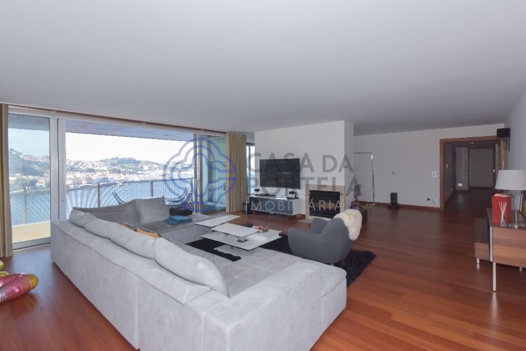 T5 Luxury apartment for sale in Porto, Portugal