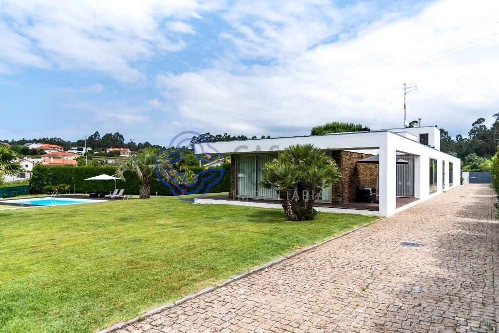 Contemporary elegance and sustainability in Gemeses, 5-bedroom house, garden, swimming pool, A+, veg