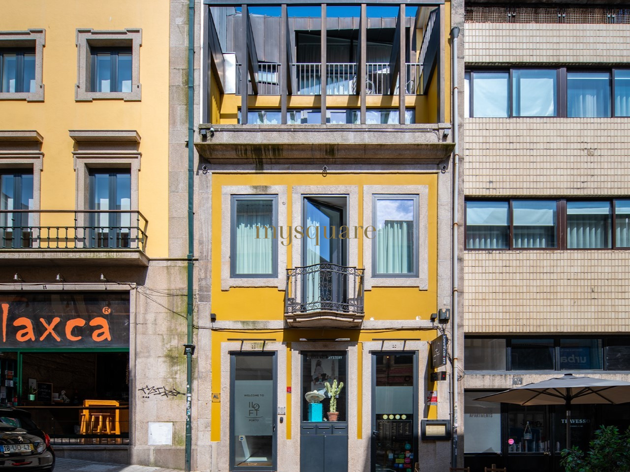 Immeuble au centre-ville de Porto avec 11 appartements en AL, restaurant, bar, salon extérieur et ja