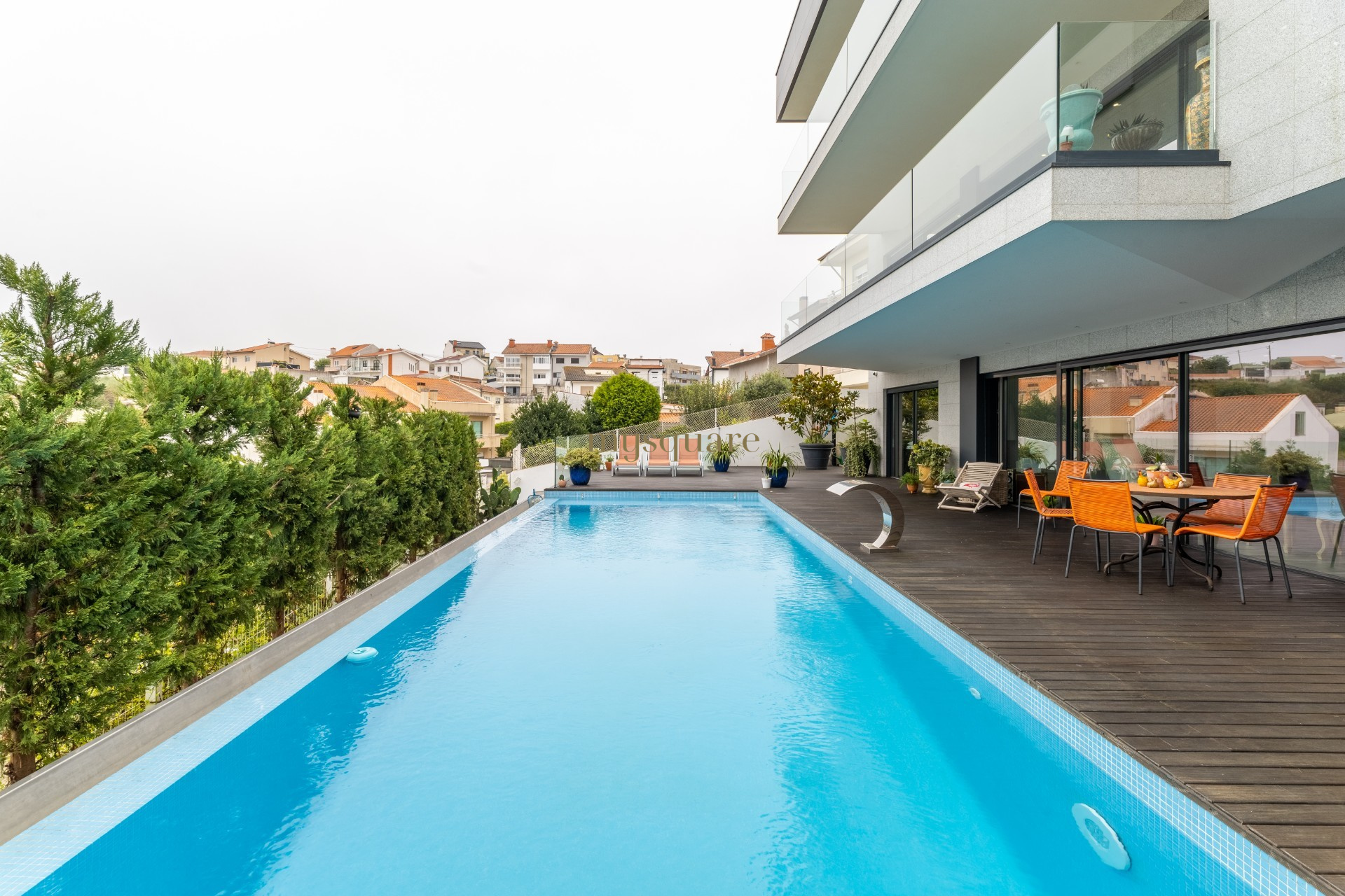 Independent villa with 5 suites, elevator and swimming pool overlooking the Douro River, Vila Nova d