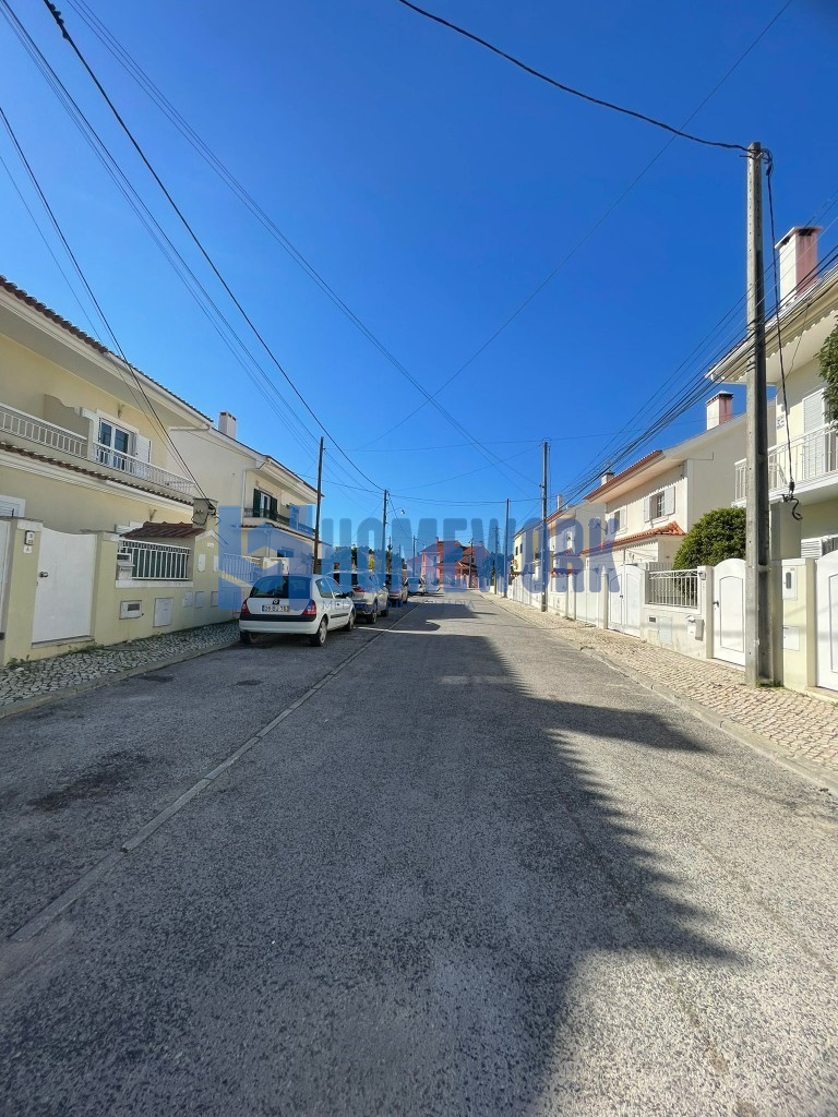 Moradia geminada T3 com garagem - NOVO – Quinta do Conde