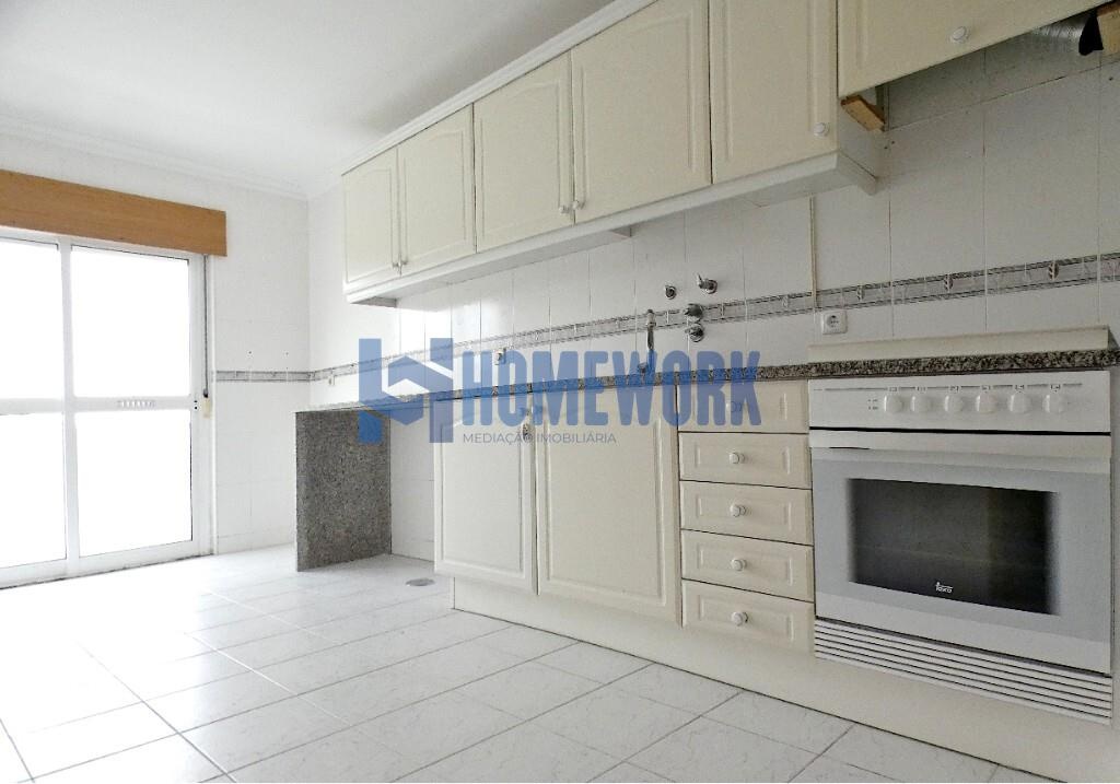 2 bedroom apartment with storage room - Loures