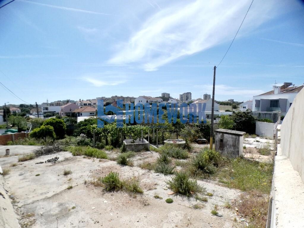 Plot of urban land for construction – Santo António da Charneca