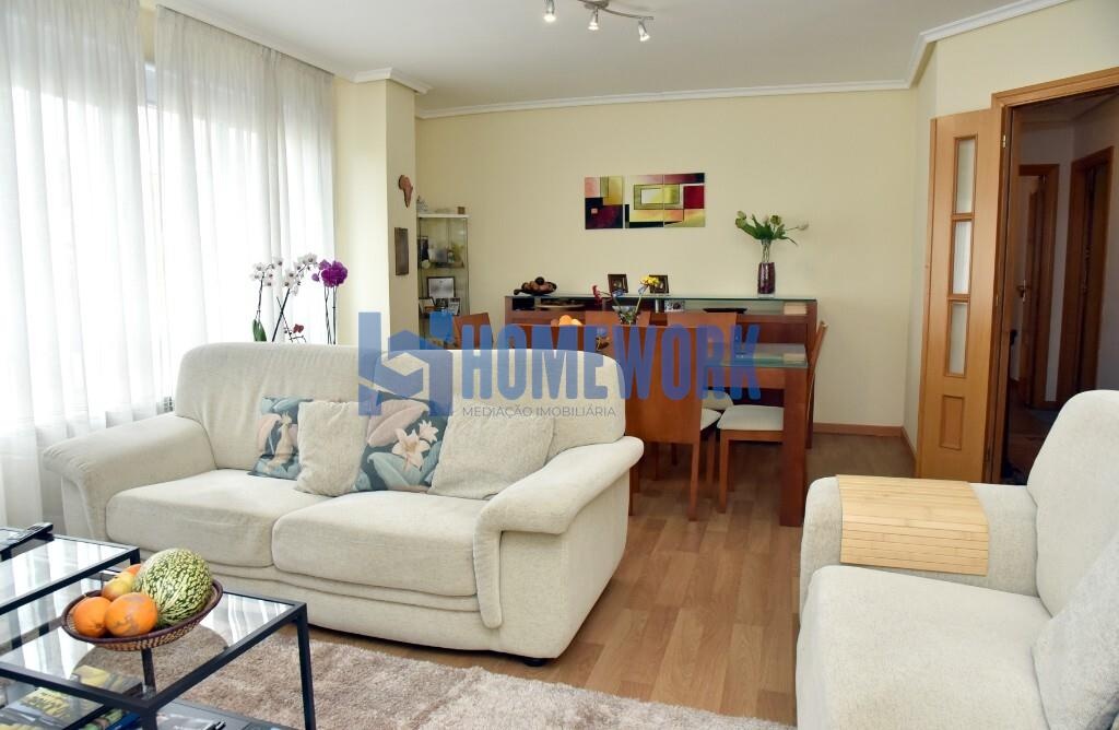4 bedroom apartment with parking and storage – Alhos Vedros