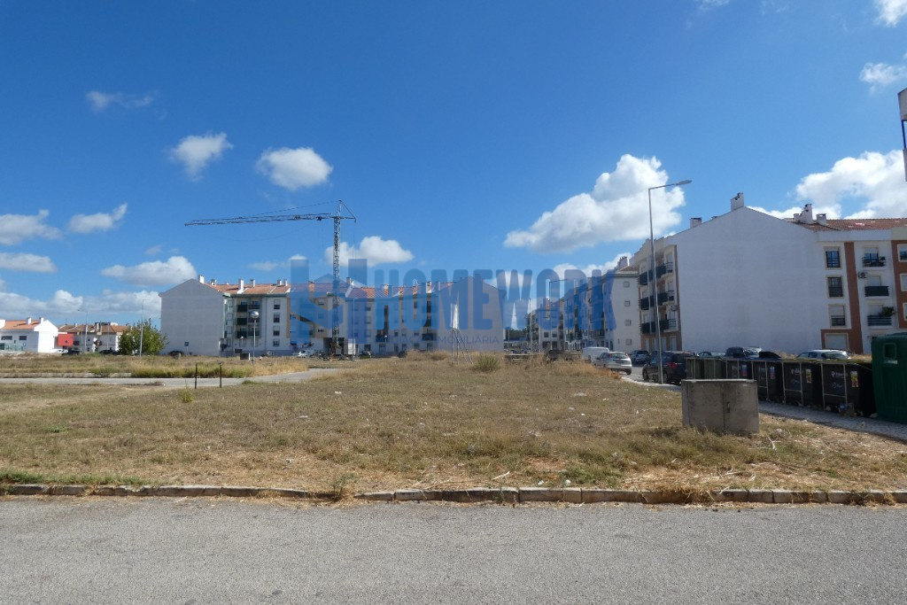Land for construction of a multifamily building – Alhos Vedros