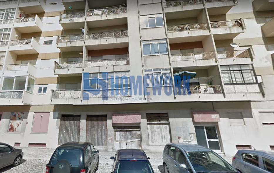 Loja transformada em Apartamento T4 - Santo André - Barreiro