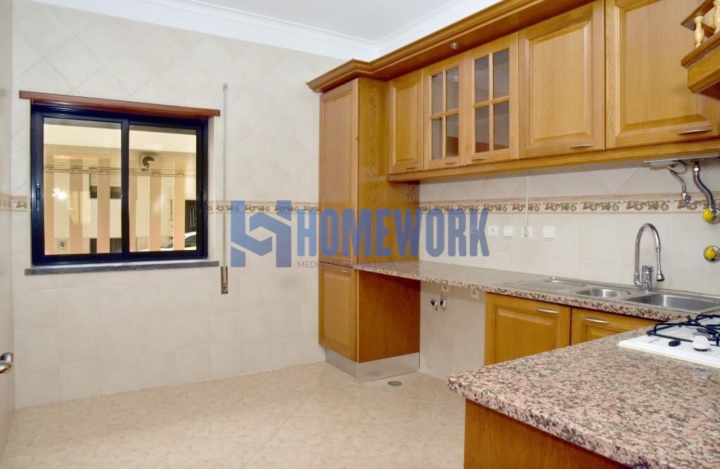 2 bedroom apartment with storage room – Baixa da Banheira