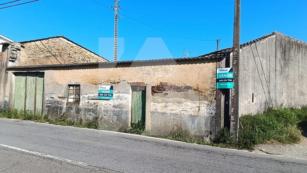 Moradia p/ reabilitar - Arada