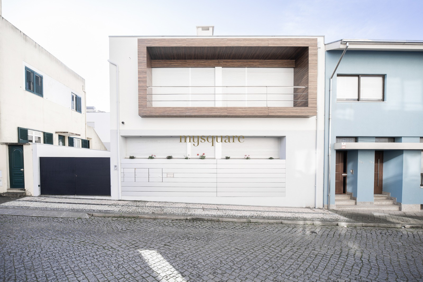 Maison T4+1 de luxe rénovée avec terrasse et vue sur la mer dans le centre d'Espinho, Aveiro