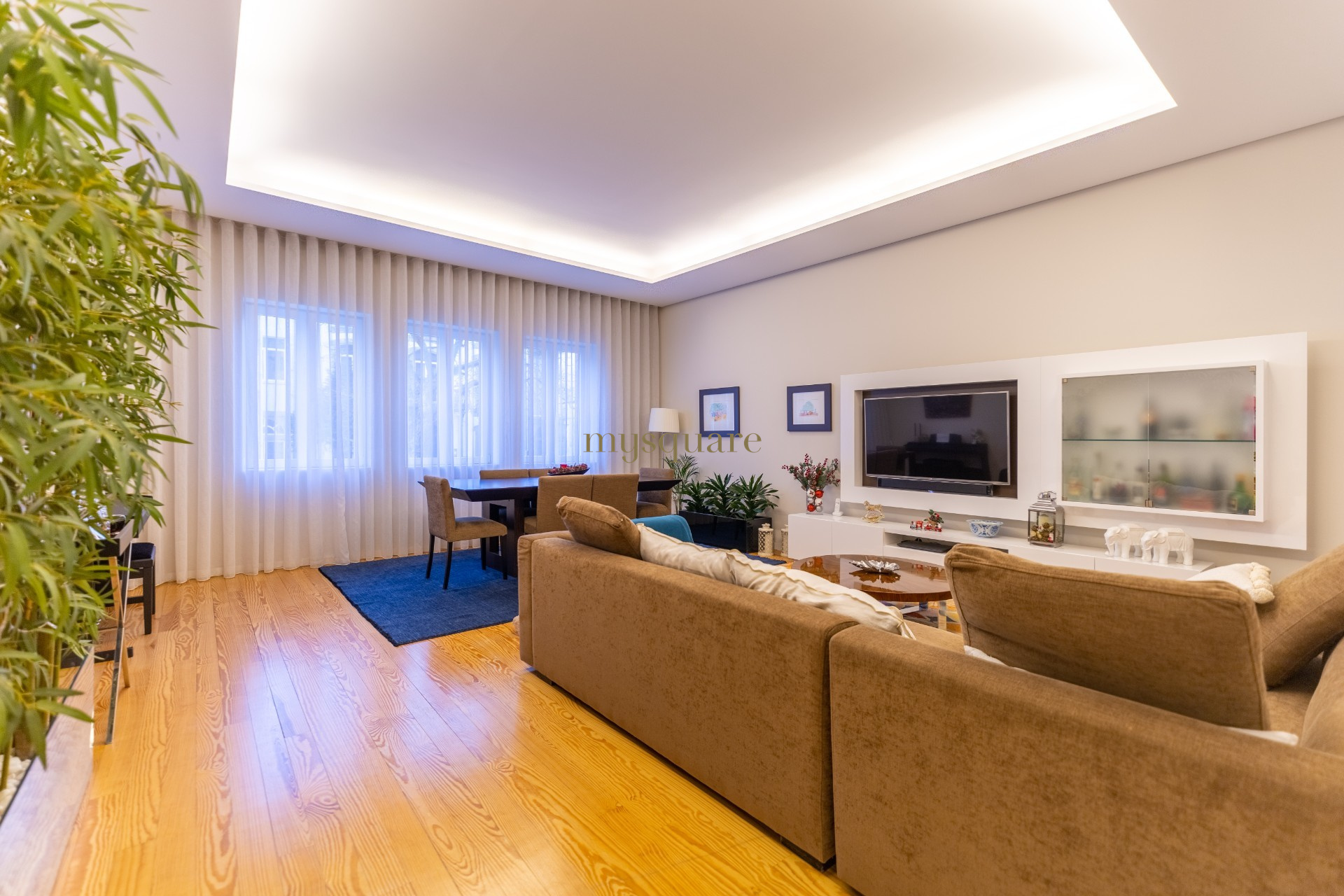 Luxury T6 with 4 Suites and Patio in the Center of Porto