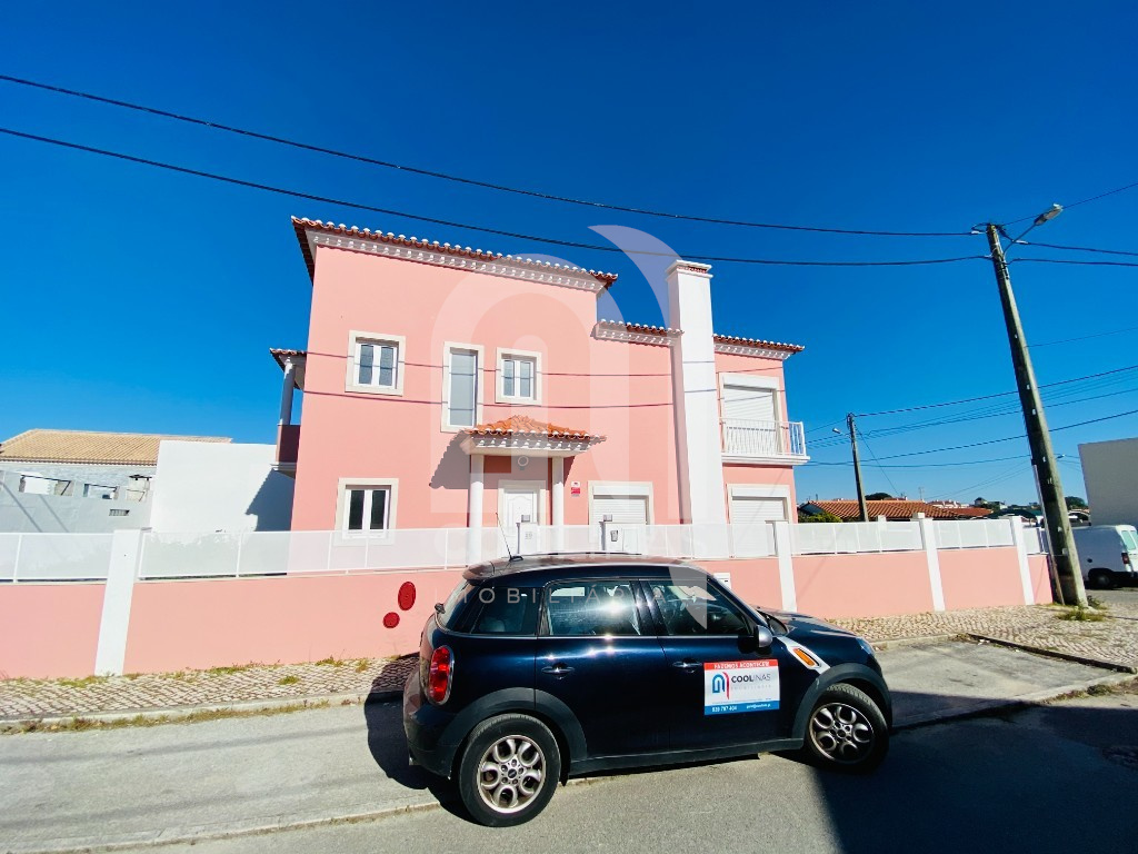 House T3 2, isolated from corner, recent / renovated Vale Cavala, Charneca de Caparica
