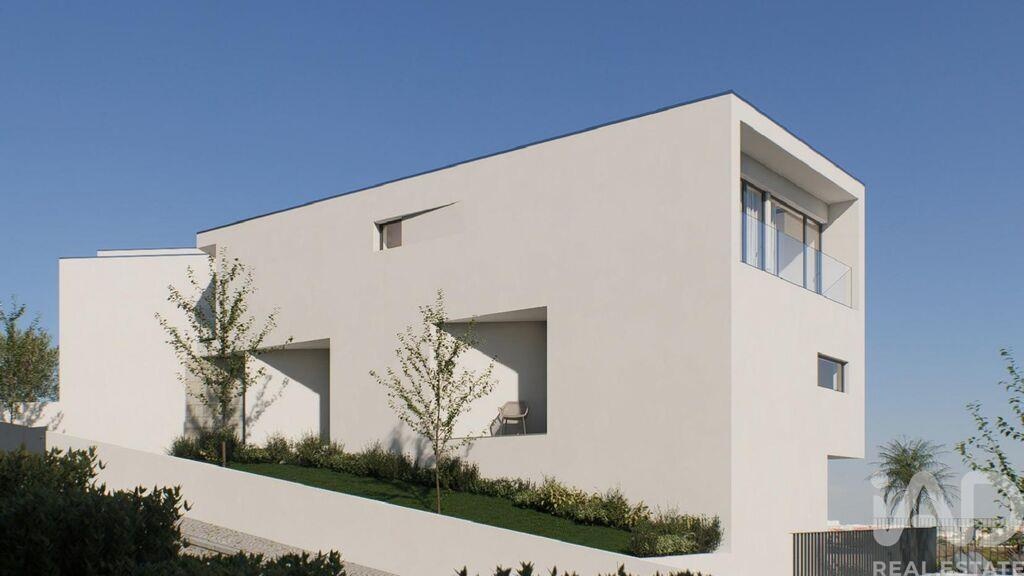 House in Costa - Image 2