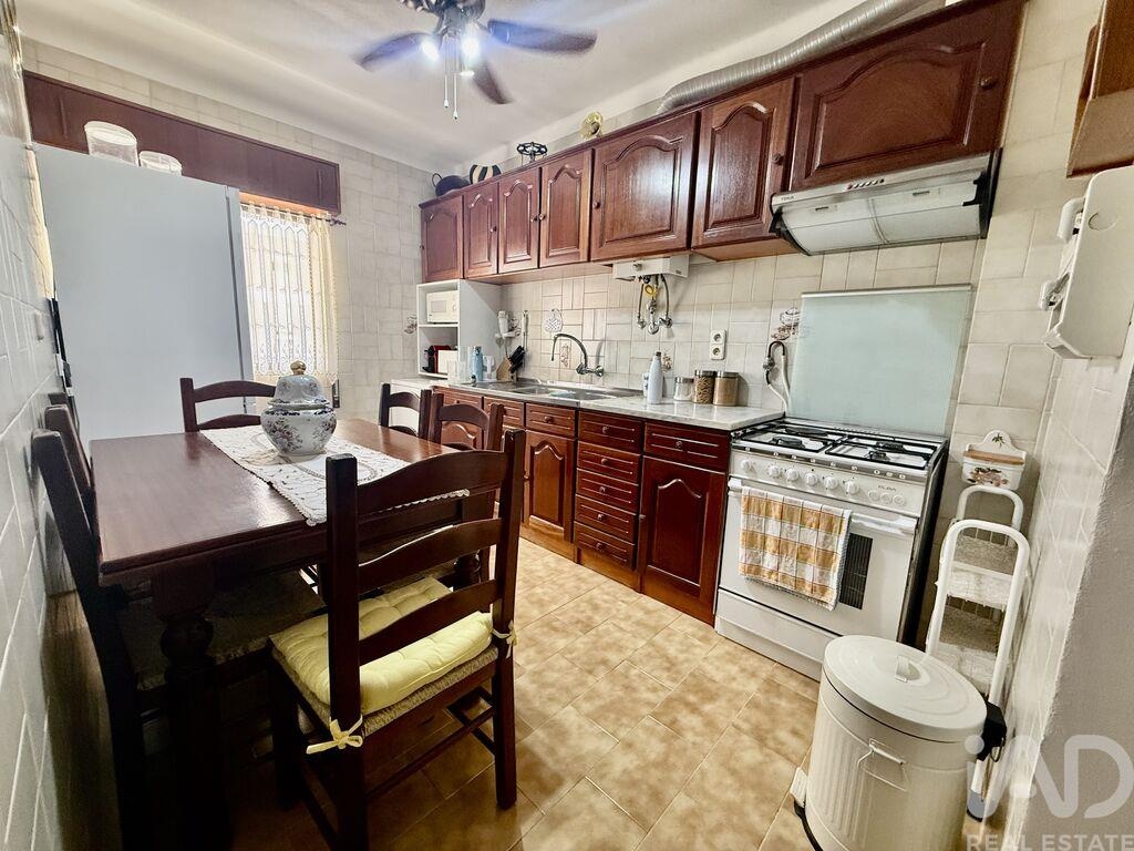 Apartment in Sao Bras de Alportel - Image 2