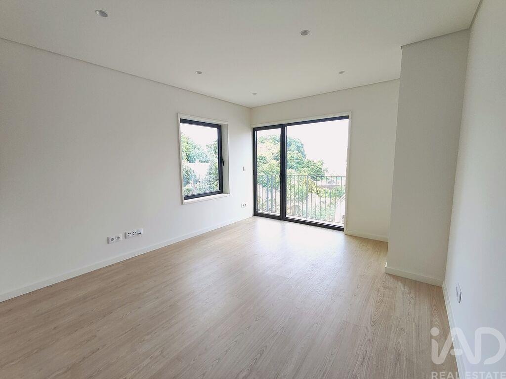 Apartment in Lordelo do Ouro - Image 2