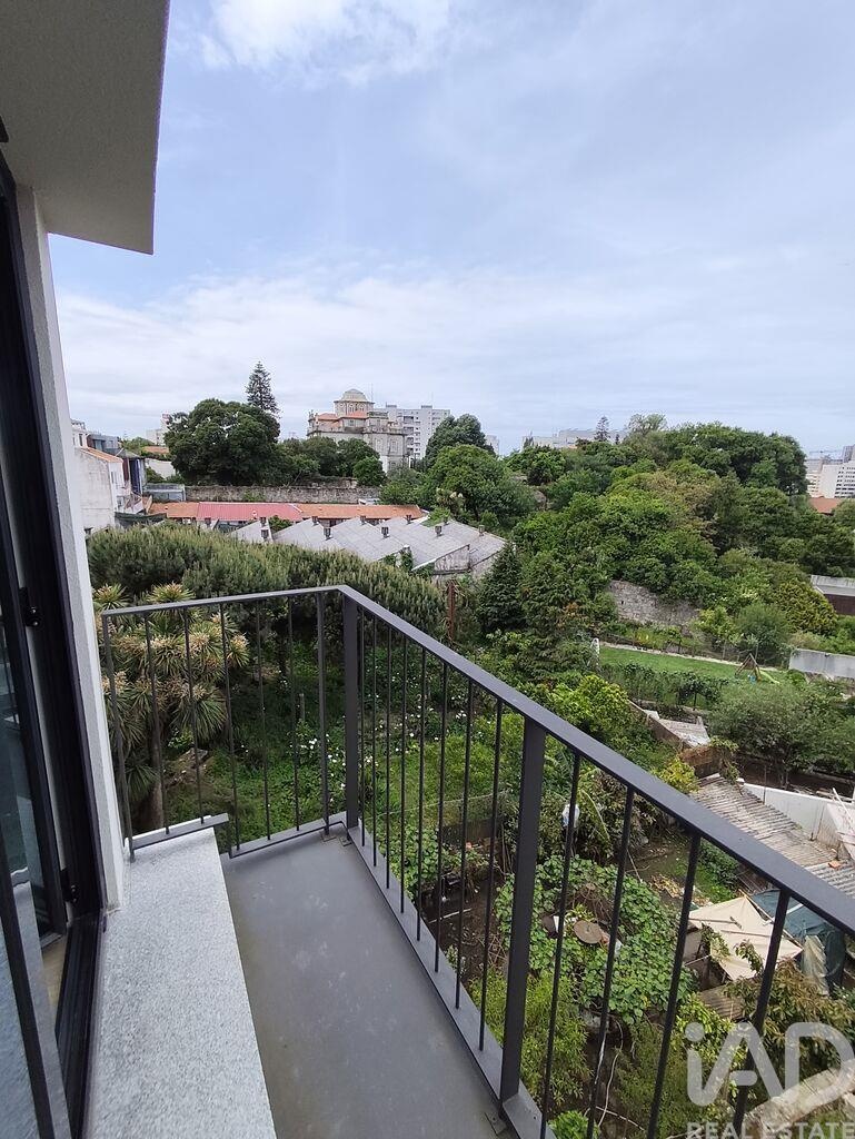 Apartment in Lordelo do Ouro - Image 2