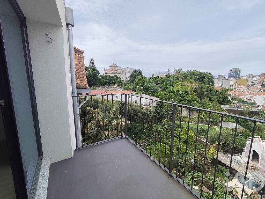 Apartment in Lordelo do Ouro - Image 4