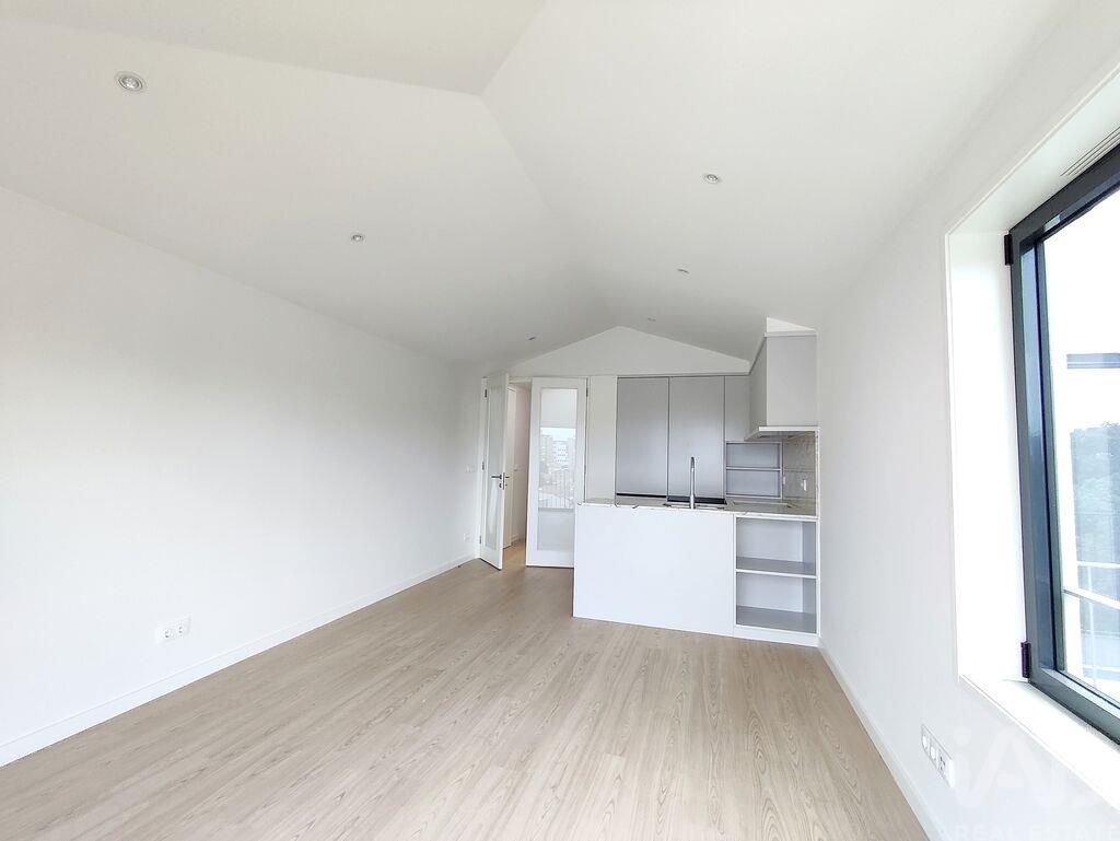 Apartment in Lordelo do Ouro - Image 4