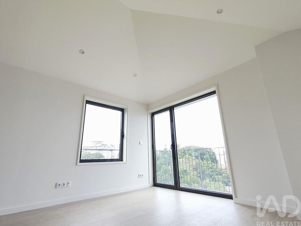 Apartment in Lordelo do Ouro - Image 3