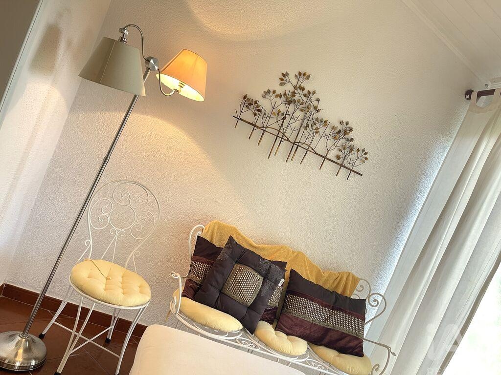 House in Corroios - Image 3