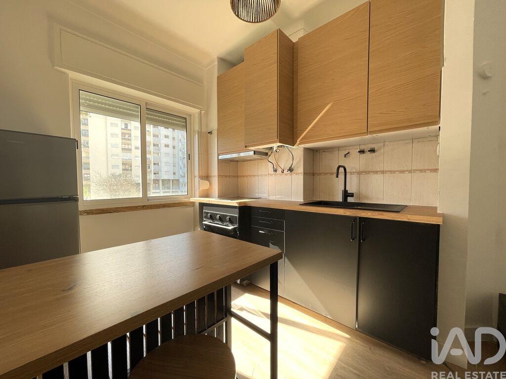 Apartment in Venteira - view 1