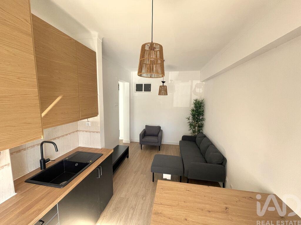 Apartment in Venteira - Image 5