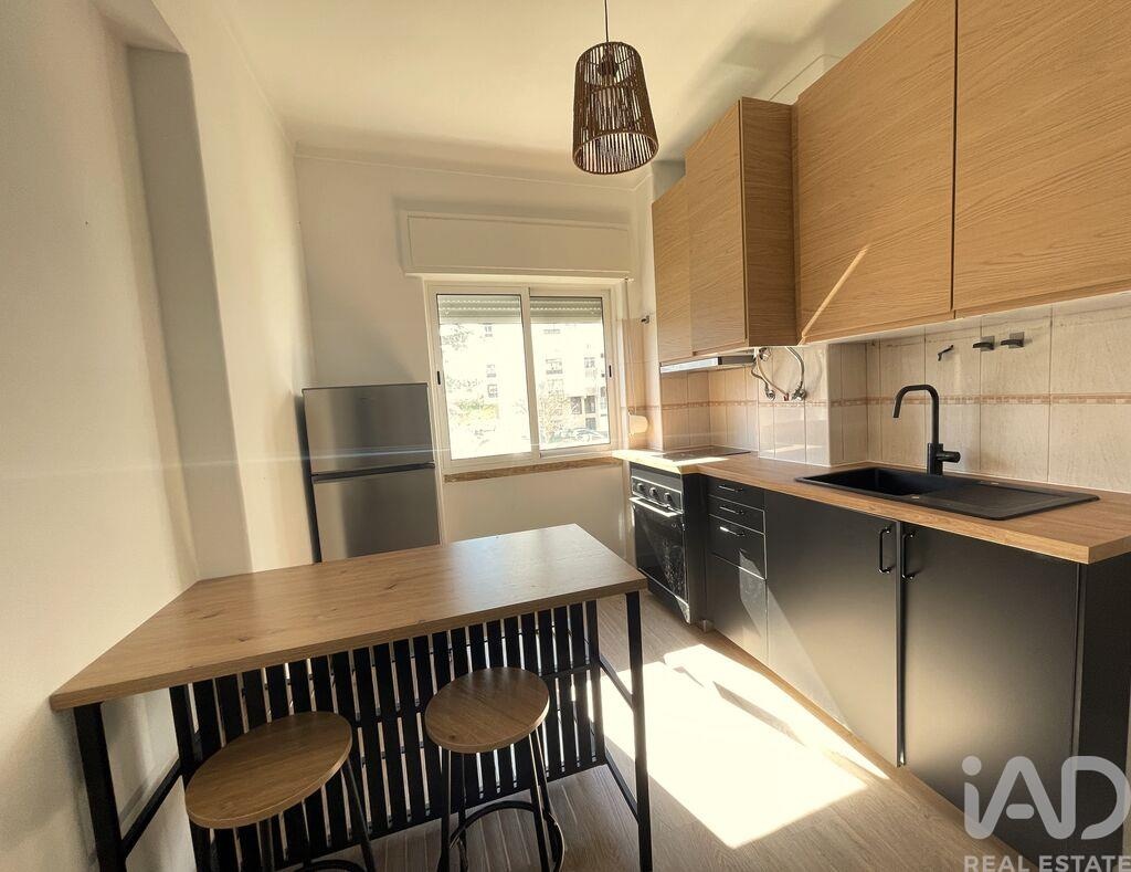 Apartment in Venteira - Image 3