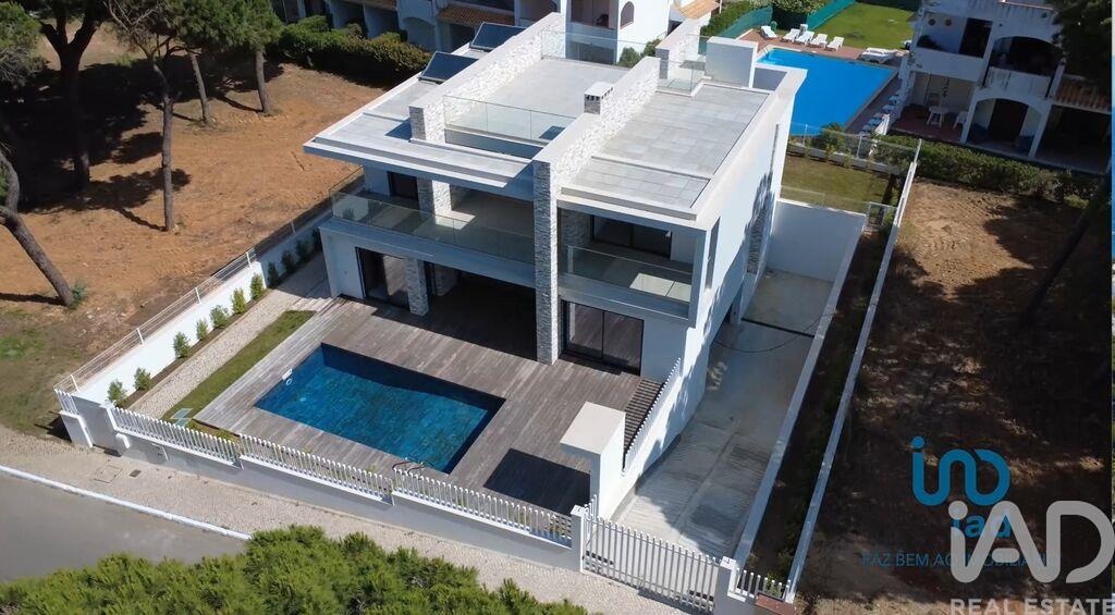 House in Oura - Image 4
