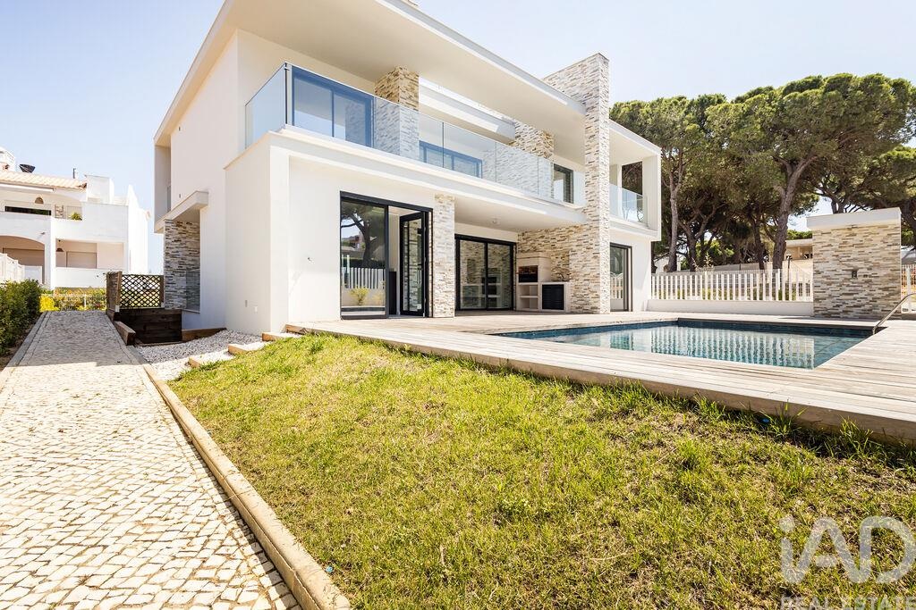 House in Oura - Image 2