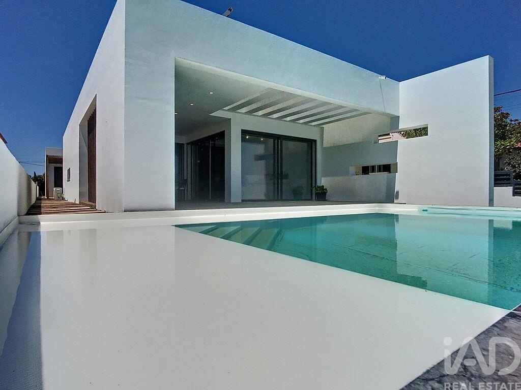 House in Silveira - Image 5