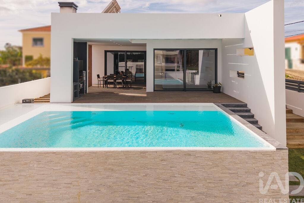 House in Silveira - Image 4