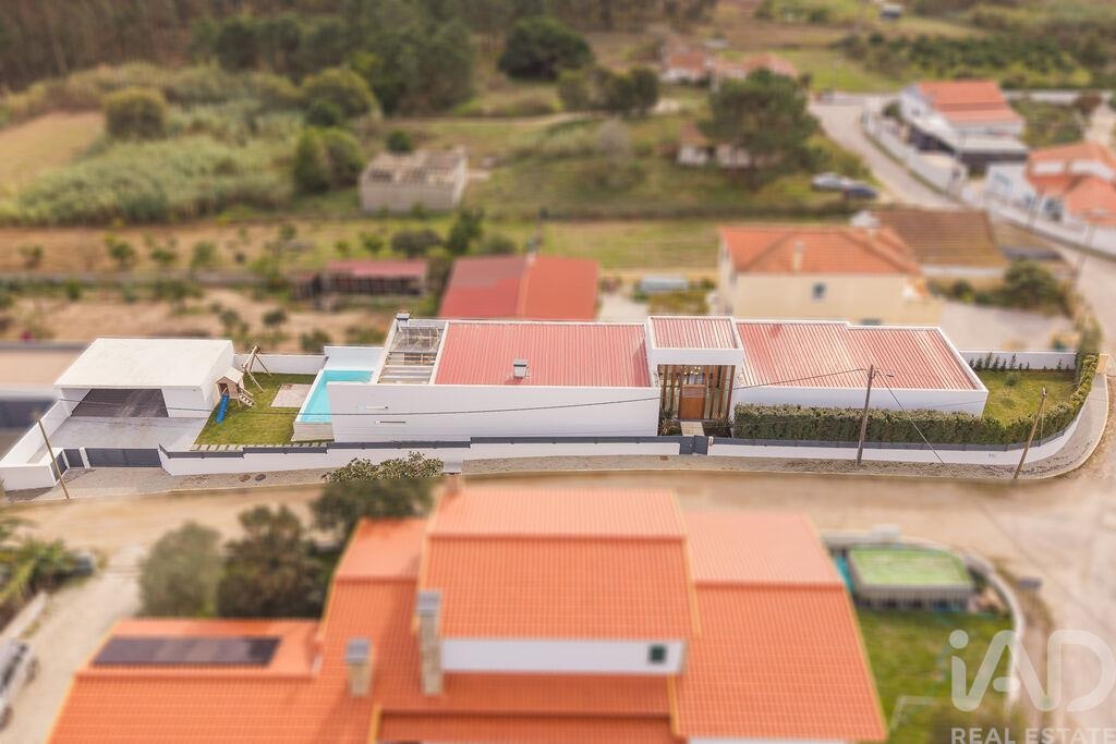 House in Silveira - Image 3