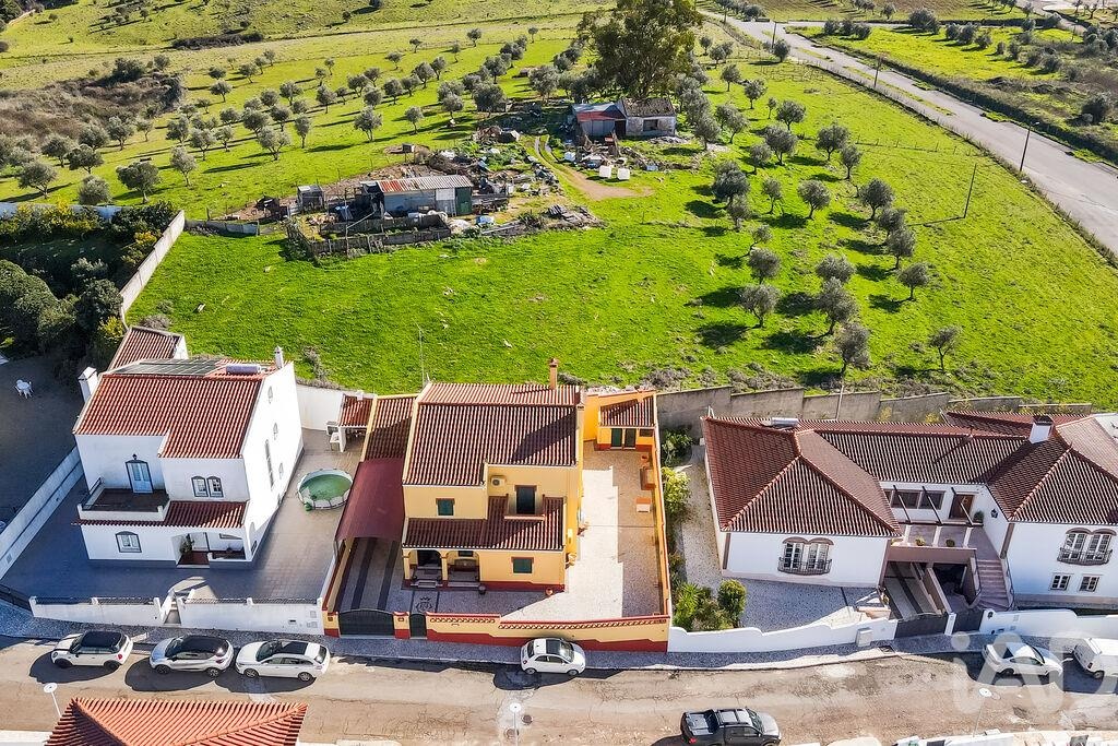 House in Vila Vicosa - Image 3