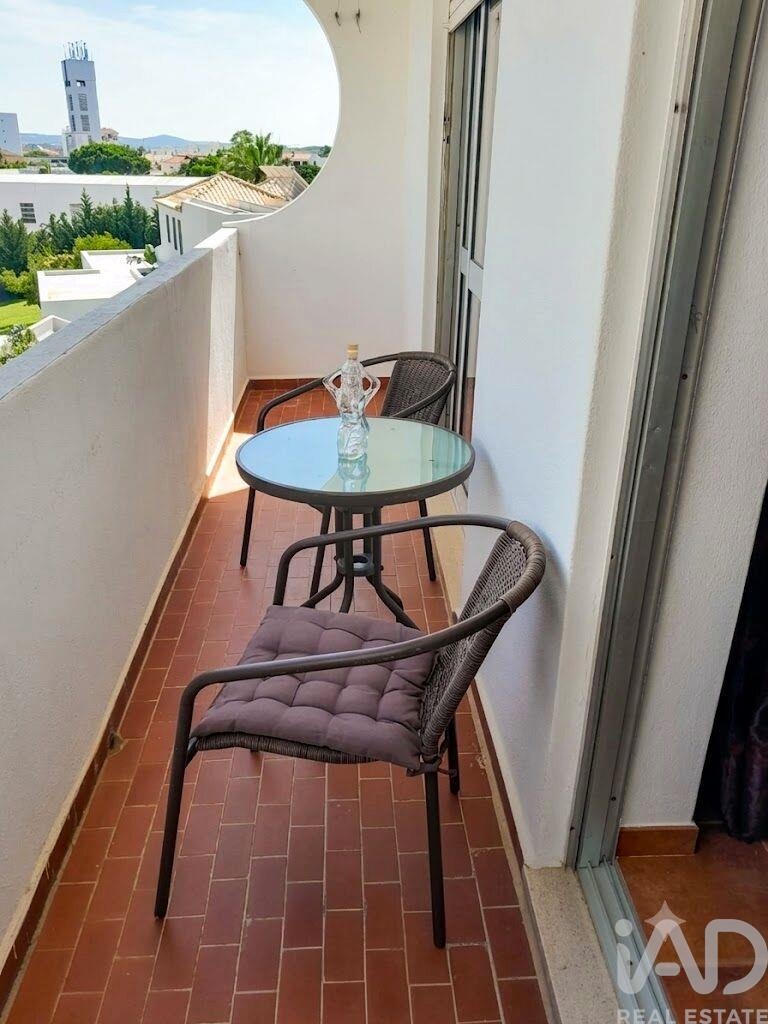 Apartment in Quarteira - Image 2