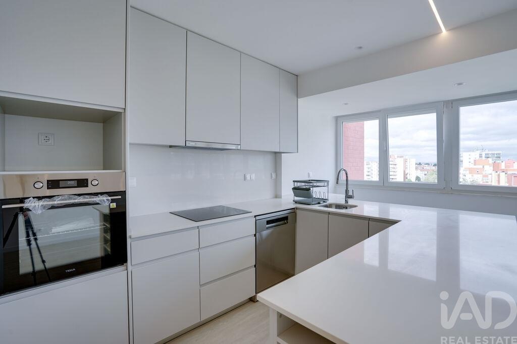 Apartment in Olivais - Image 5