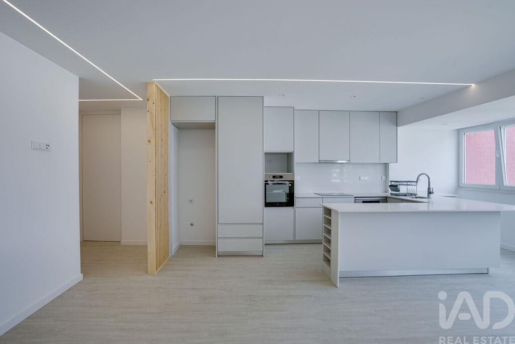 Apartment in Olivais - Image 4