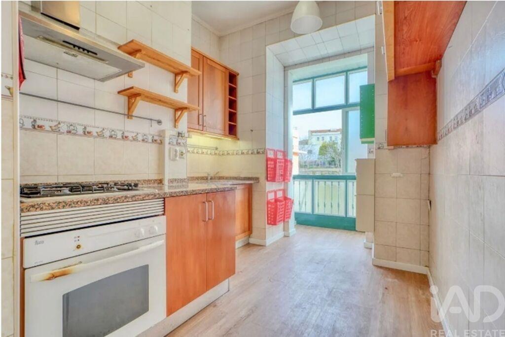 Apartment in Lisbon - Image 5