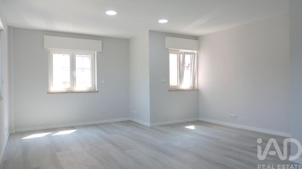 Apartment in Corroios - view 1