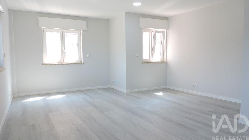 Apartment in Corroios - Image 3