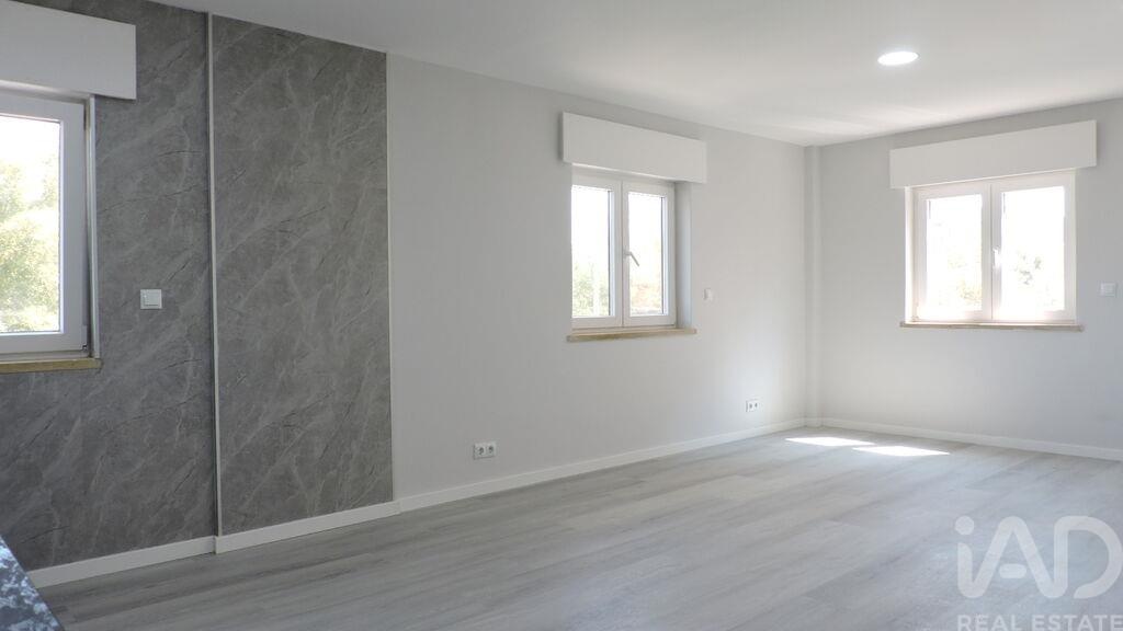 Apartment in Corroios - Image 2