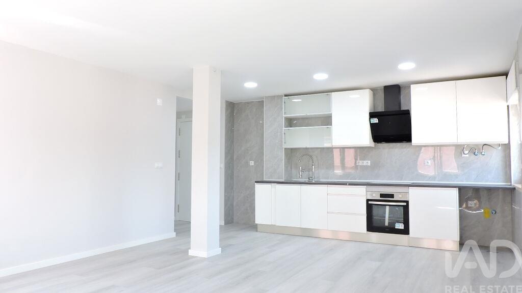 Apartment in Corroios - Image 4