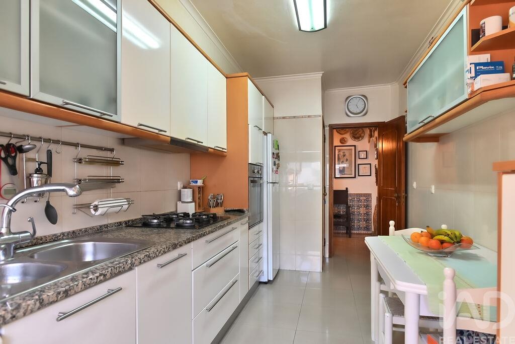Apartment in Sao Domingos de Rana - Image 2