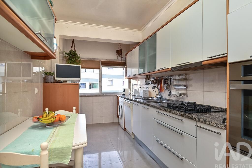 Apartment in Sao Domingos de Rana - Image 3