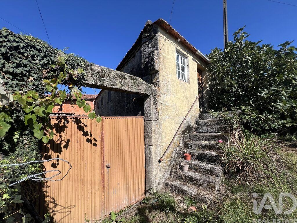 House in Santa Cruz da Trapa - view 1