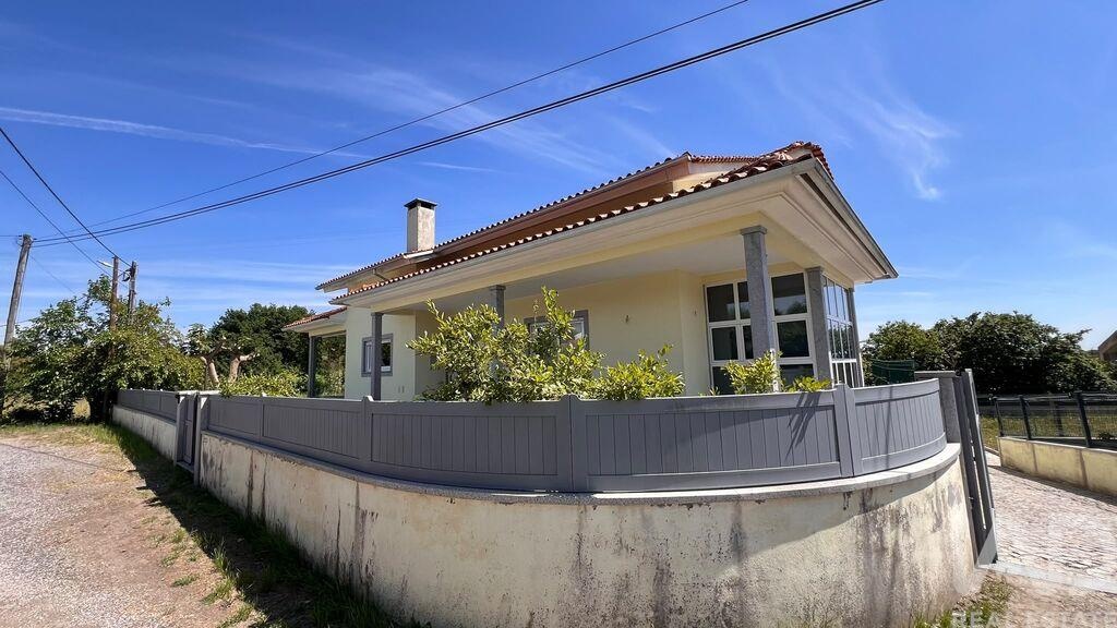 House in Abraveses - Image 2