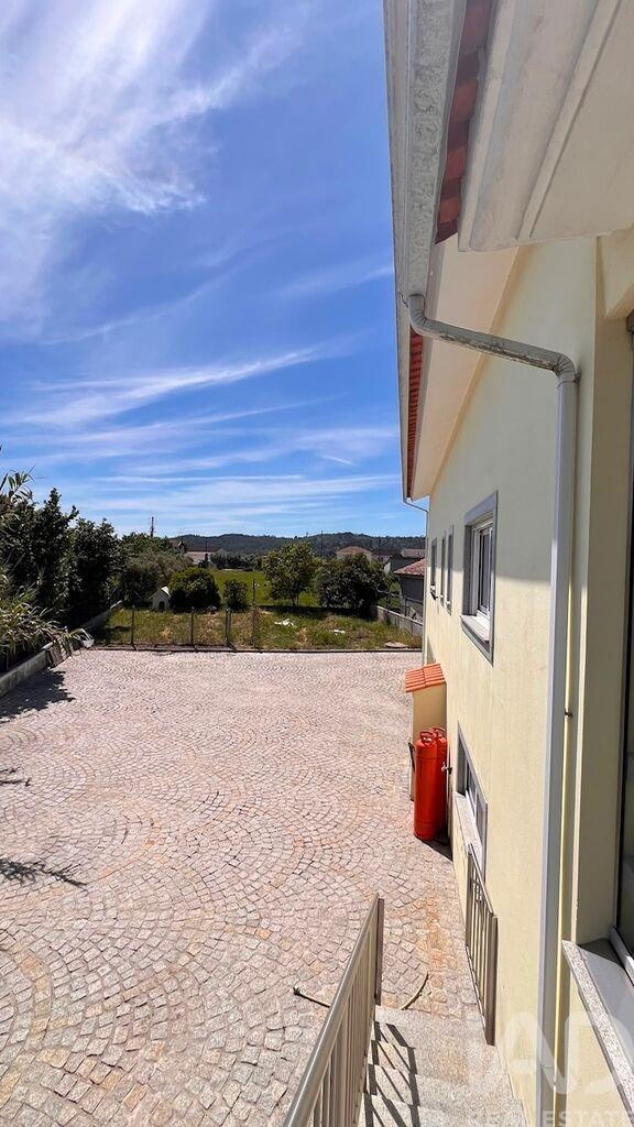 House in Abraveses - Image 4