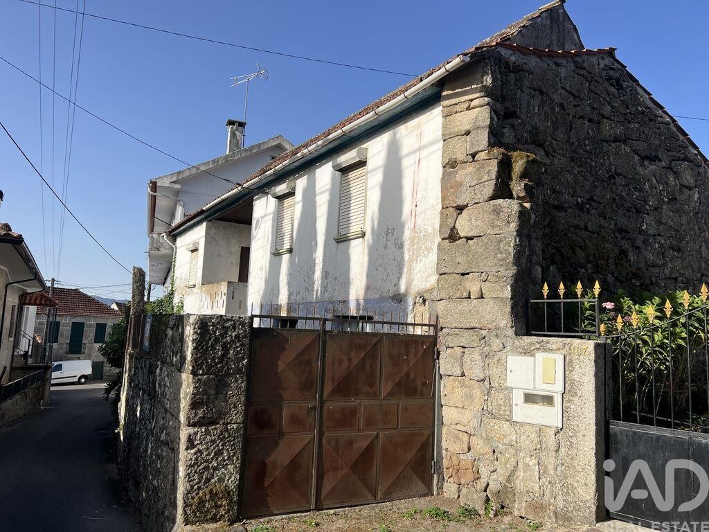 House in Santa Cruz da Trapa - view 1